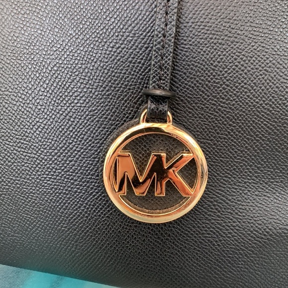 Michael Kors Bag Large Voyager Tri-Compartment Leather Tote Bag - Picture 5 of 17